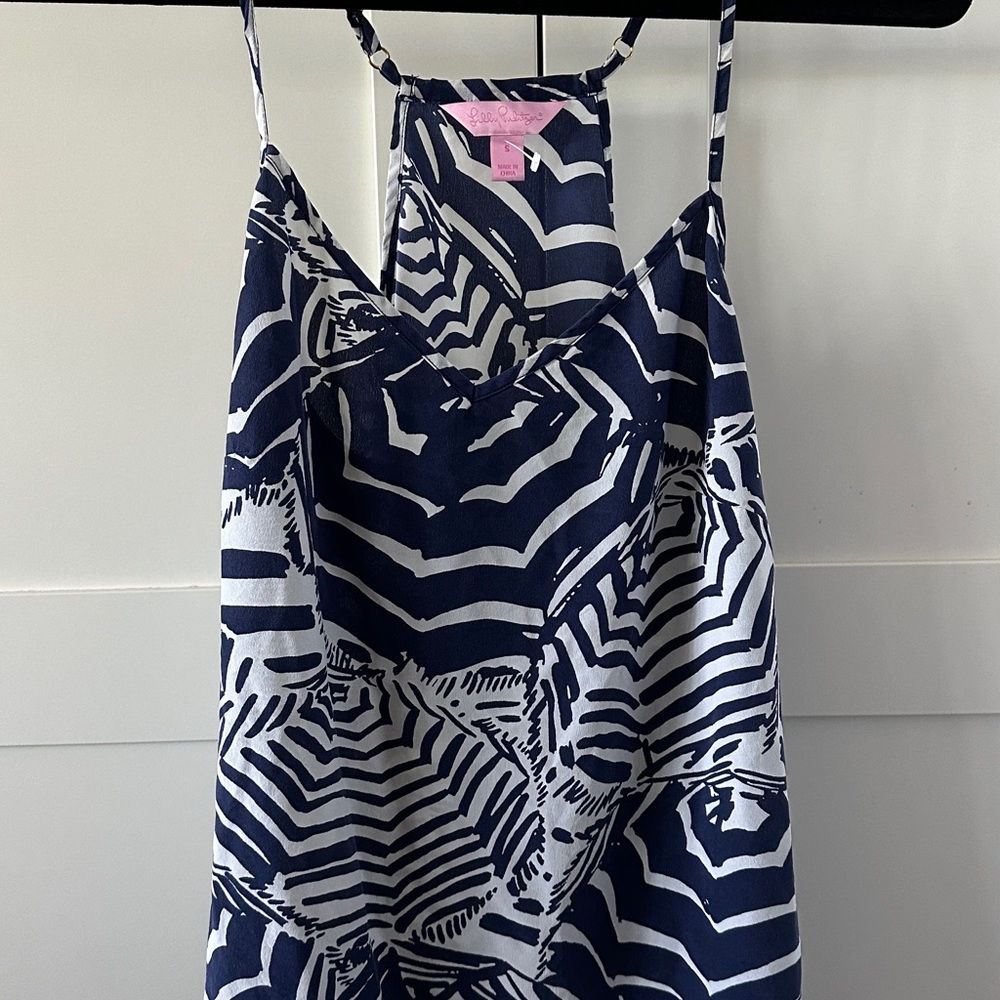 Lilly Pulitzer Navy and White Patterned Sleeveless Silk Top. Super cute & pretty